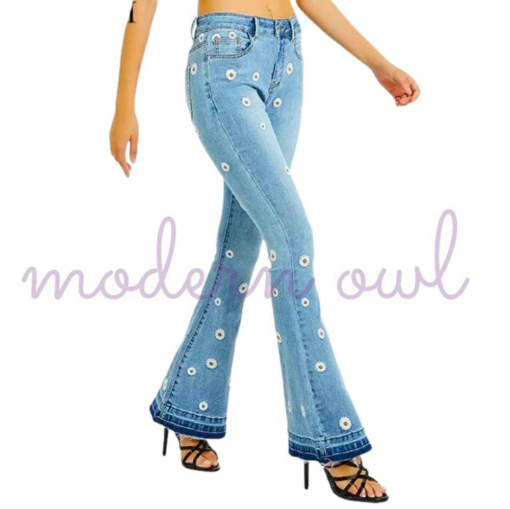 🌻NWT Luxury Daisy Flower Flare Frayed Hem Jeans